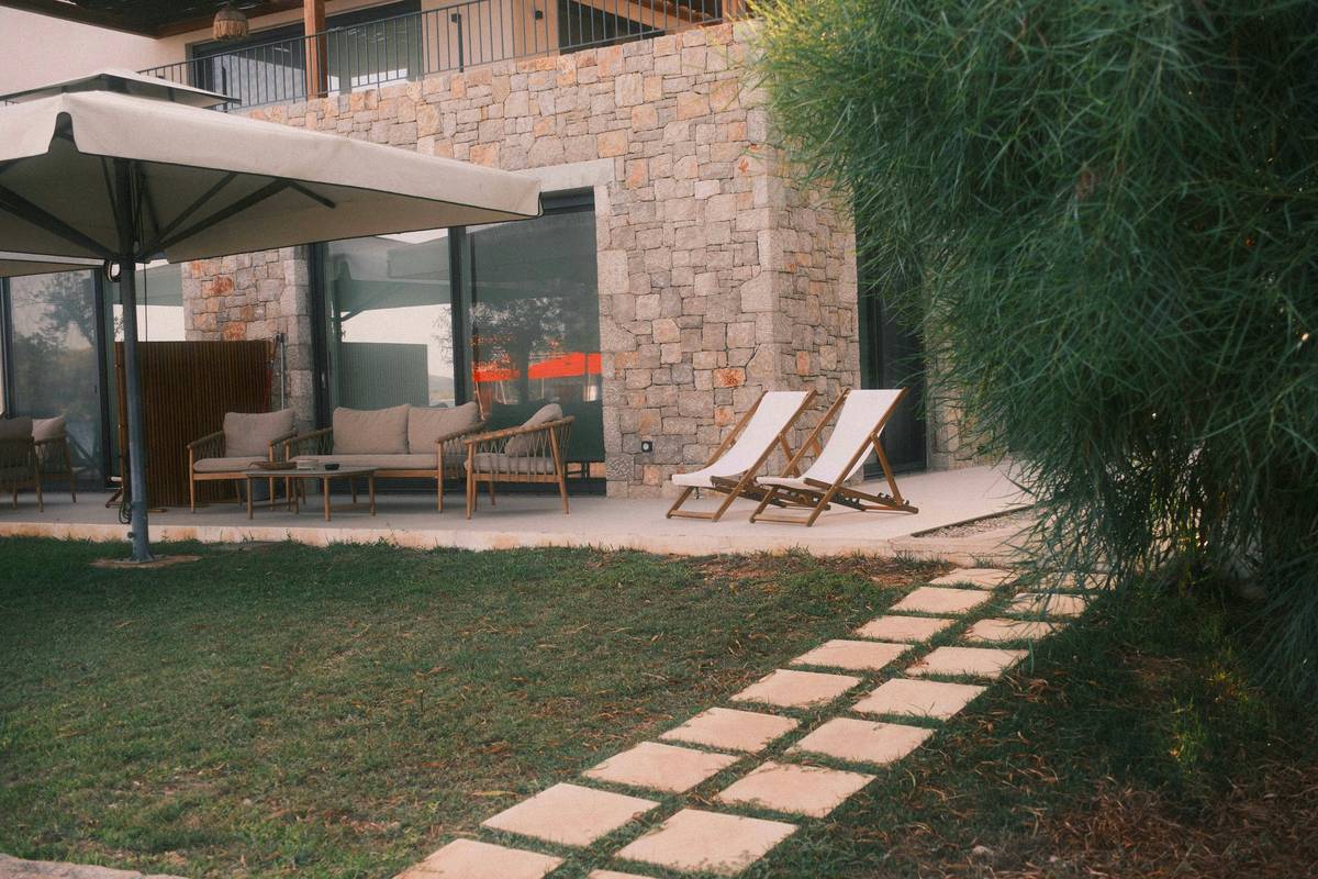 Modern powder-coated steel garden table setup demonstrating how to make a good garden
